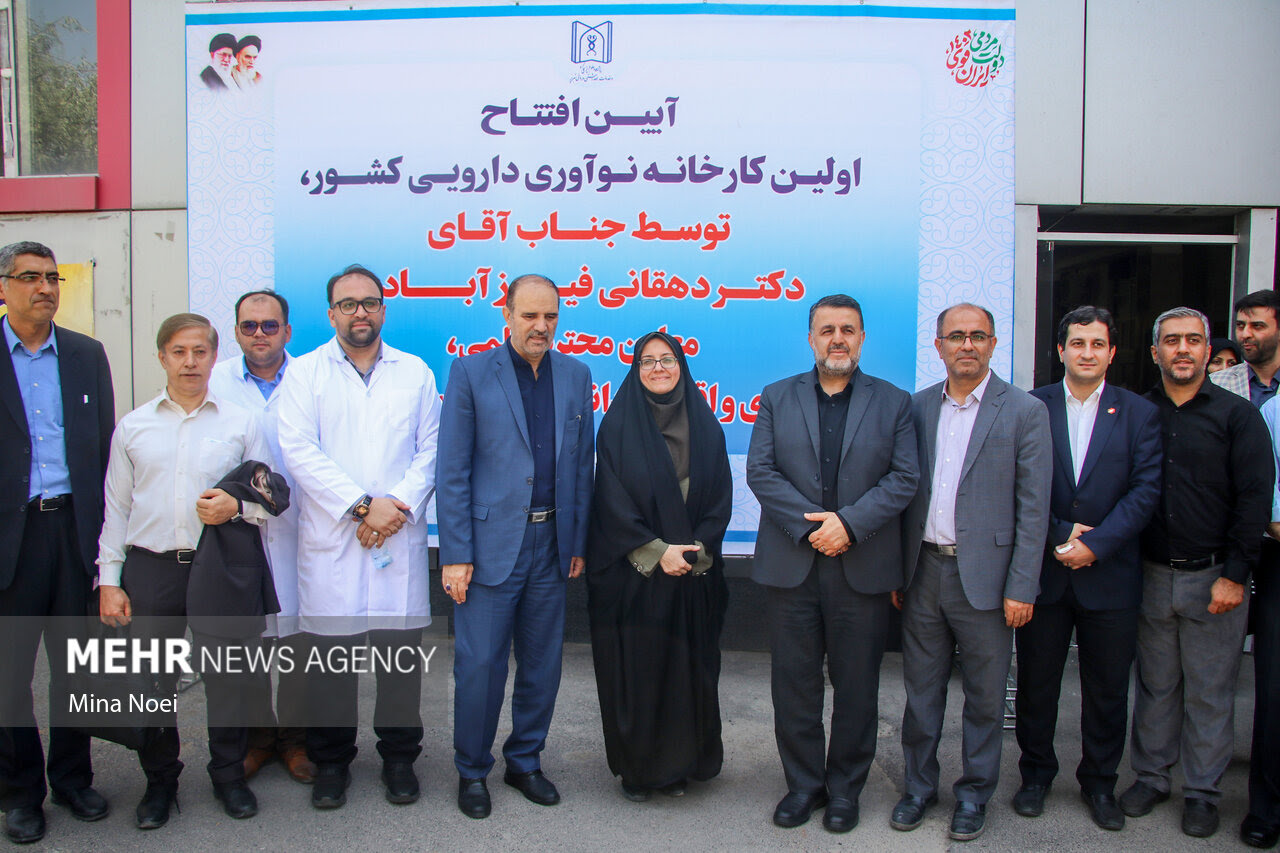 بازدید معاونت علمی و فناوری رئیس‌جمهور از خط تولید شرکت دانش‌بنیان ساتین تن کیمیا 